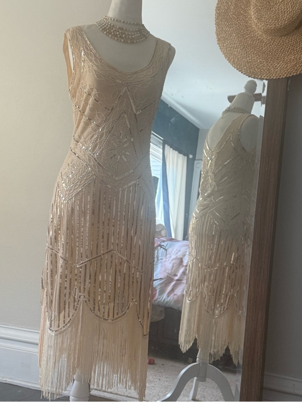 Beaded, Sleeveless Flapper Gatsby costume Dress - Champagne size small